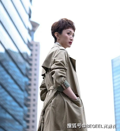 设计|杨超越不愧是打工人之光!职场穿搭好实用,温柔知性气质好