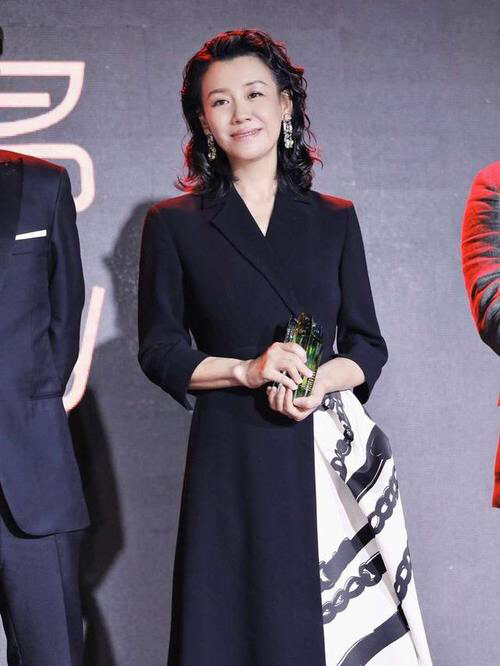 效果|刘琳气质真不错，奶奶辈年龄穿粉裙却没扮嫩痕迹，看着还有高级感