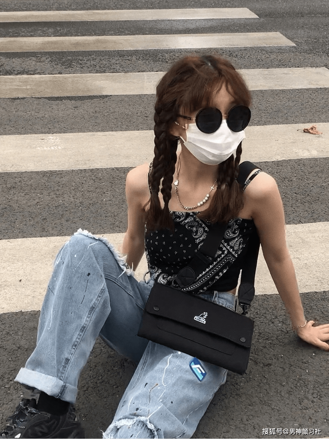 黑色|请放下“渣女吊带”，你已经到了该穿又嗲又撩的吊带T恤的年纪