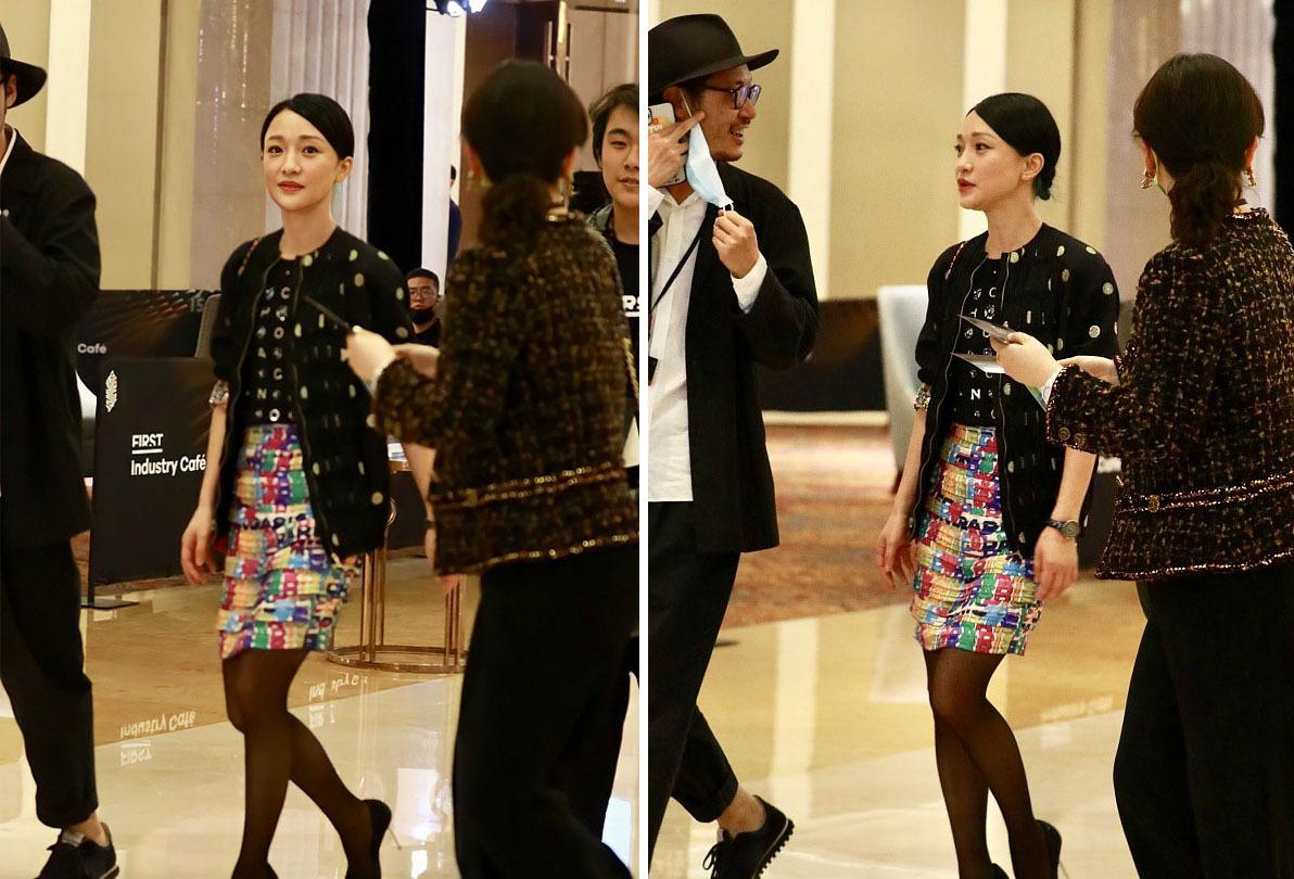 短裙|46岁周迅穿搭不俗，印花短裙配黑丝袜成熟不老气，眼神充满故事感