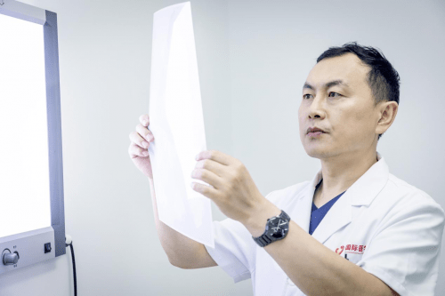 美容|西安国际医学中心整形医院颌面外科主任籍建华用医疗技术创作颌面艺术