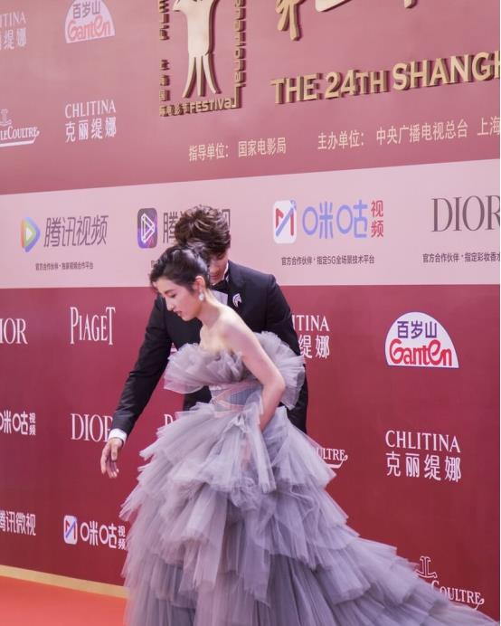 女士|《盛夏未来》终极预告,吴磊张子枫CP感太强,“情侣装”好甜