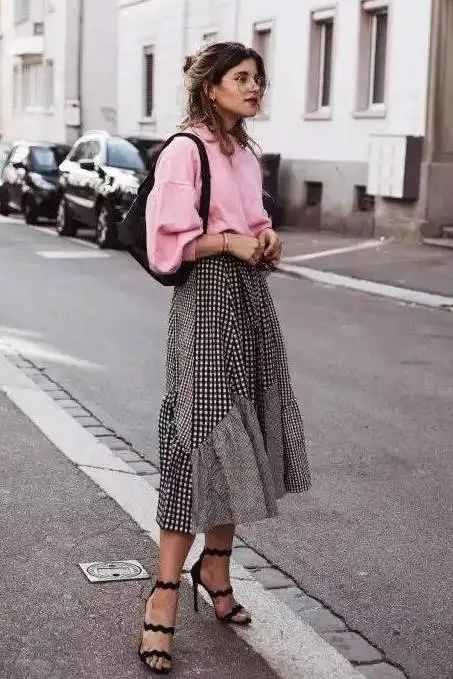 飒帅|卫衣+半裙=早秋最火混搭套路，时髦又有女人味！