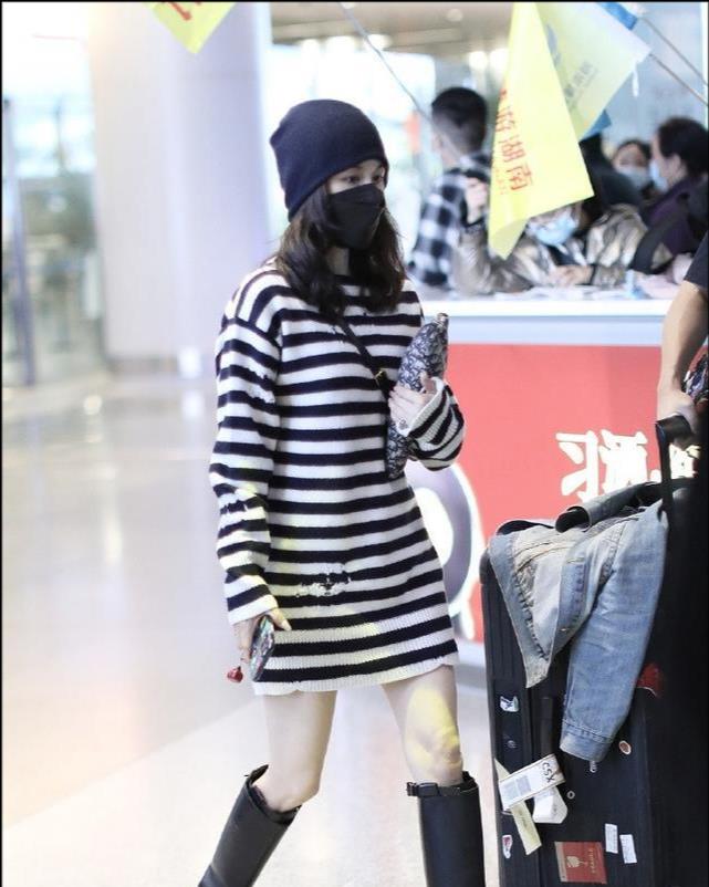 身材|7岁甜馨首登T台秀变超模！头戴皇冠竟不嫌重，稳健台风太有国际范