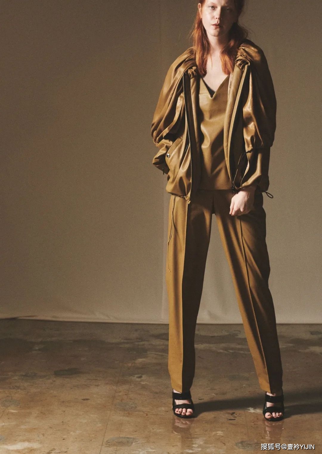 从 Unisex 中跳脱 为女性做真正的 Dress For Daylife Muller