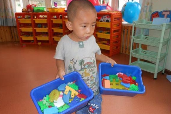 因为|宝宝是否接受幼儿园，不哭闹并非唯一指标，还得看这三点