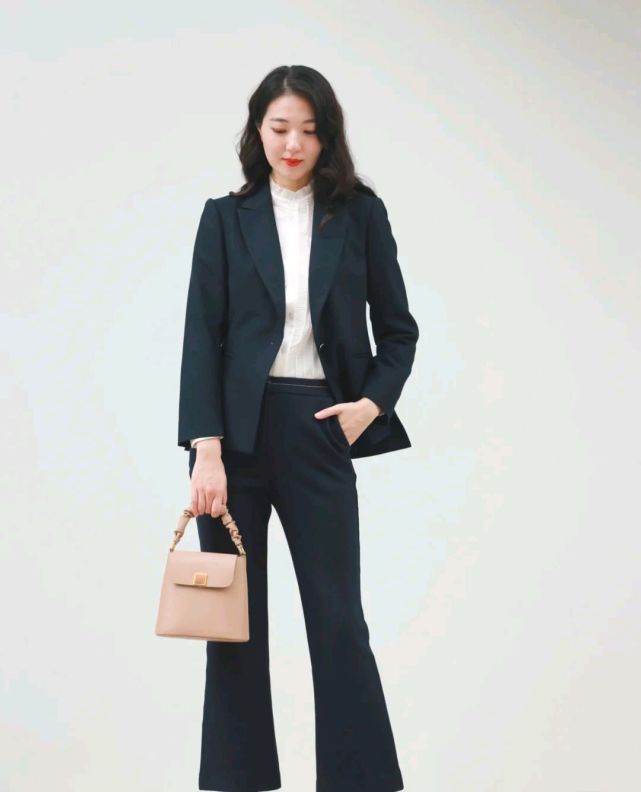 显得|女人要懂得爱自己，可以从穿衣打扮开始，做个有品味的女人