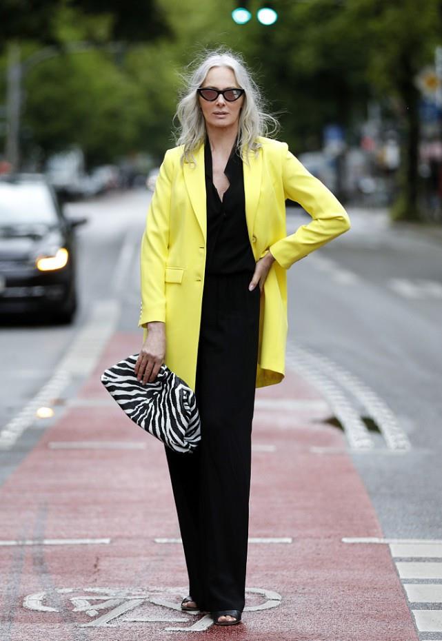 黑色|别再为服装乱搭颜色了，让黑色黄色加以结合，呈现低调又张扬的美