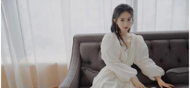 赵丽颖|赵丽颖和平提离婚!从温柔甜妹变身冷飒大女人,穿搭风格大转型