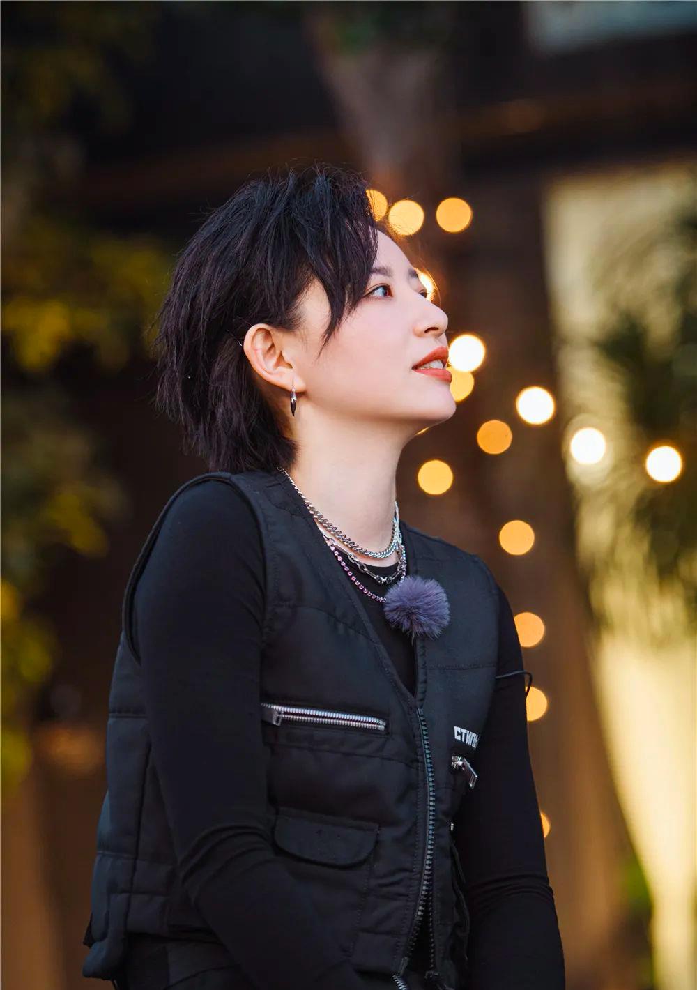黑色|姐姐私服大盘点：张雨绮又纯又欲，郁可唯少女感十足，宁静太飒了