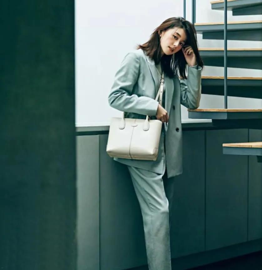 都爱|今年的鞋跟流行“穿短不穿长”,穿着舒适还显个高,难怪50+都爱