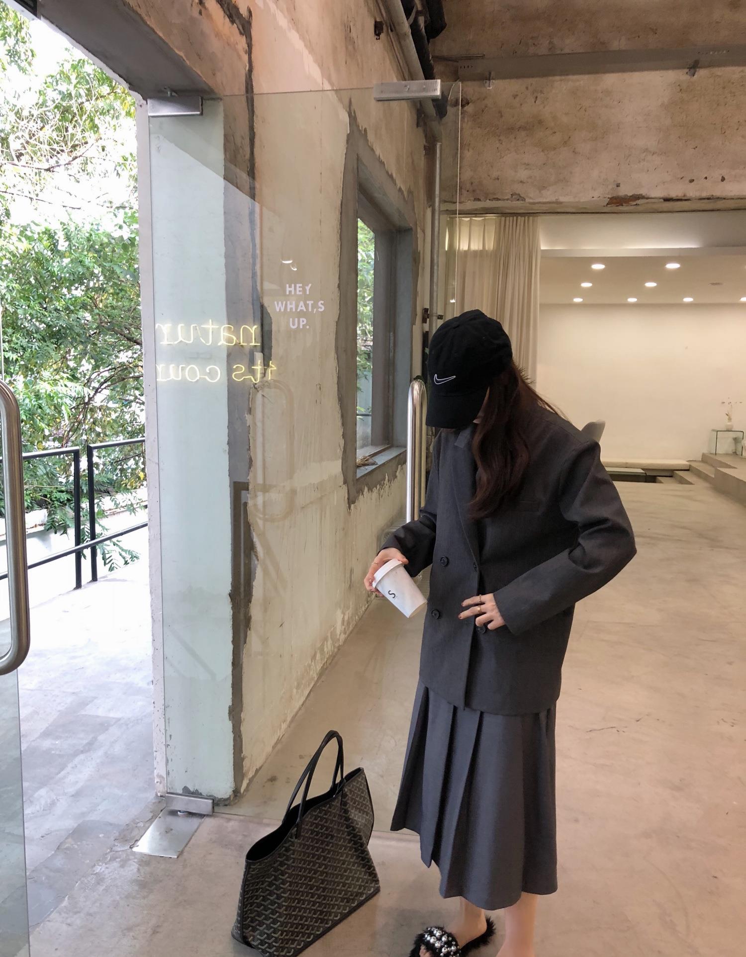 女生|初秋穿哪些单品时尚又百搭，永不过时的经典西装，时髦好看又显瘦