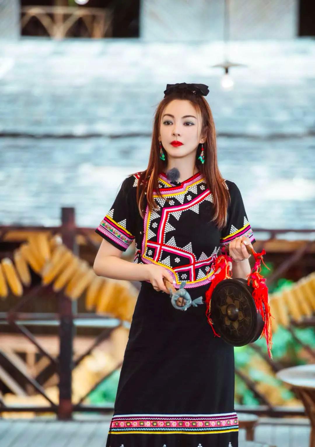 黑色|姐姐私服大盘点：张雨绮又纯又欲，郁可唯少女感十足，宁静太飒了