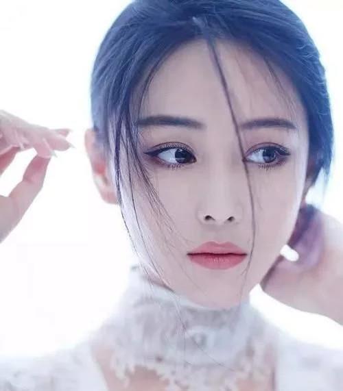 眼睛|女生脸上有这5个“特征”，属于天生的“美人胚子”，越看越惊艳