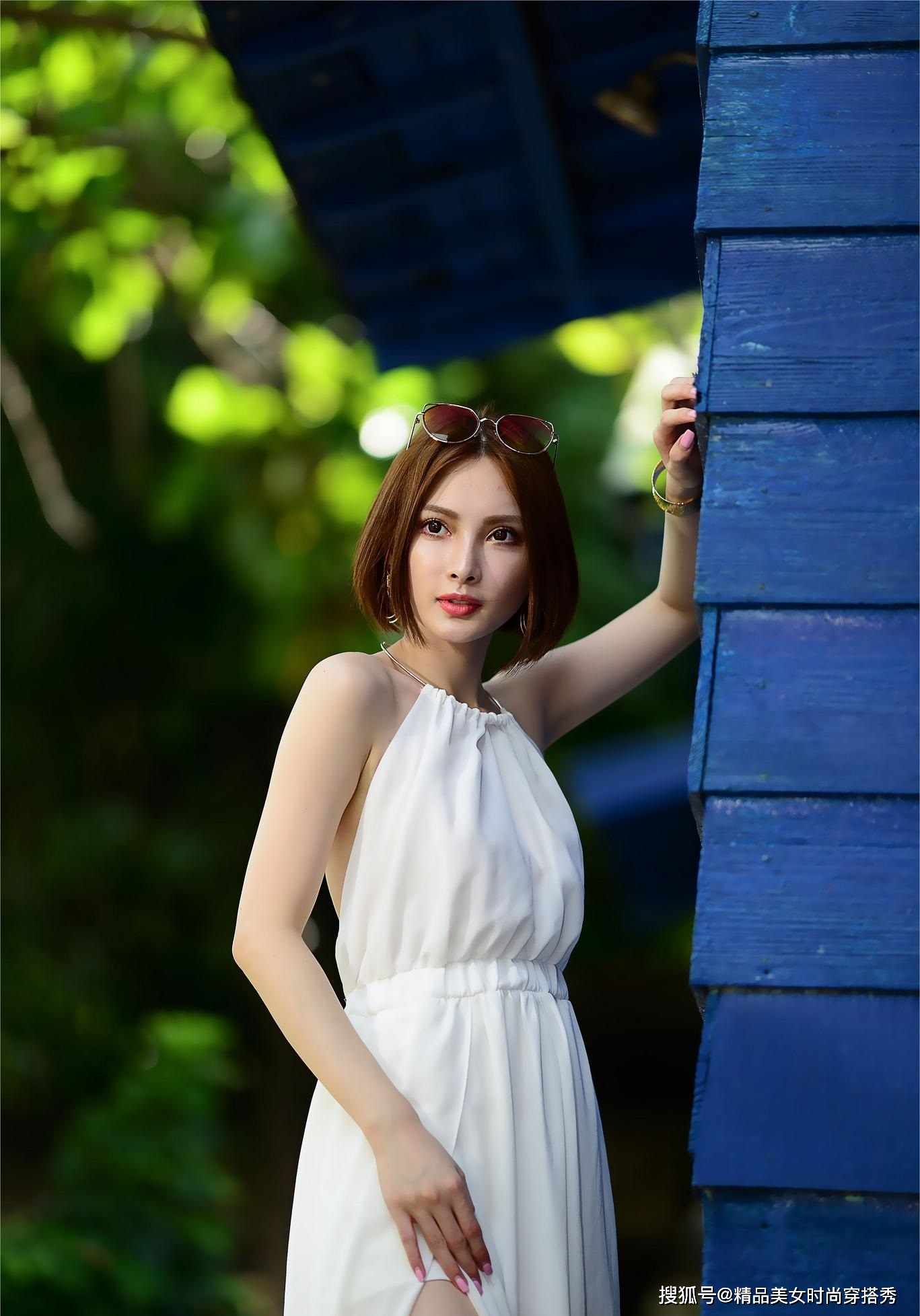 设计|时尚又好搭的白色连衣裙——挂脖设计时尚感超强