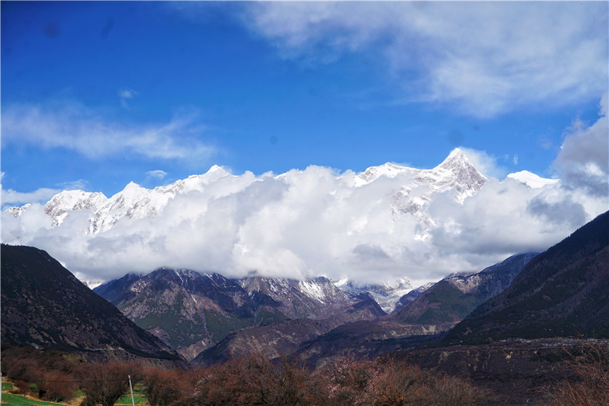 雪山|西藏林芝有一个小山村，是拍摄南迦巴瓦峰的最佳位置，进来不容易