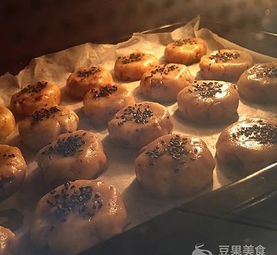 美食|#童年不同样，美食有花样# 核桃芝麻酥饼—小时候的味道