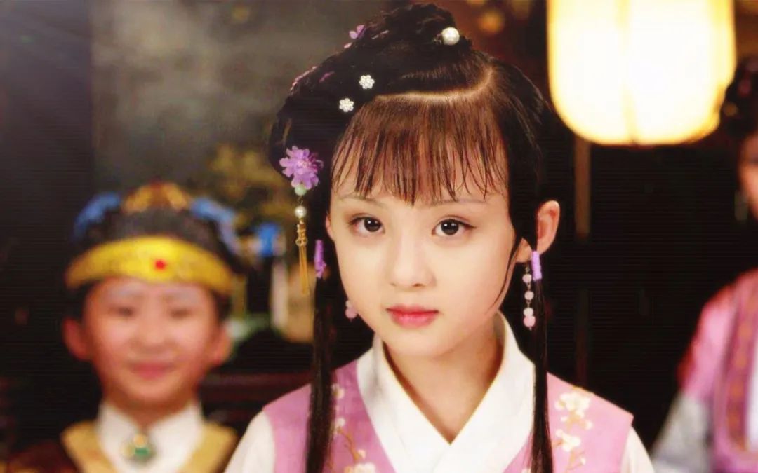 原创16岁小宝钗脱离角色灵气渐失新照撞脸谭松韵下巴尖也没了