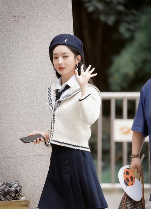 贝雷帽|赵丽颖贝雷帽搭百褶裙，生了孩子更少女，太适合学院风了