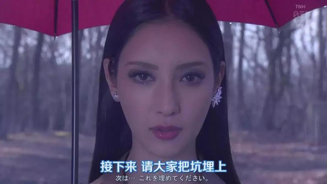 调整|别盯着纯欲风了！她快40岁已三次变脸美艳女，这美商进来学！