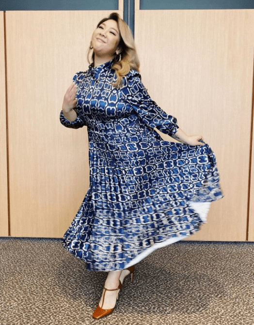 整体|180斤的郑欣宜美得惊艳!穿印花连衣裙配长卷发,简直是大码超模