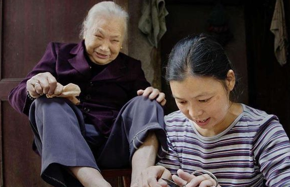 家长|年轻时只顾自己“生二胎”，不顾孩子感受，晚年自食恶果欲哭无泪