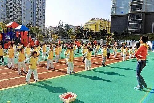 小学老师|幼儿园老师晒工资条，并吐槽工资低，网友看后不同情还直呼正常