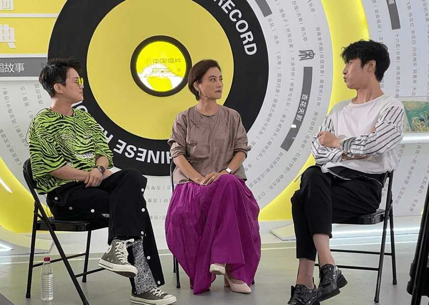 姐弟|李玲玉和儿子同框好像姐弟,活得潇洒率性的女人,多少岁都不显老