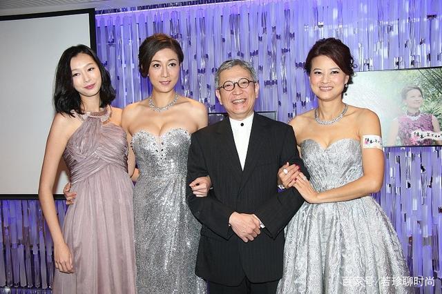 活动|袁咏仪和吴绮莉还挺合拍的，出席活动穿的差不多，看着还挺年轻