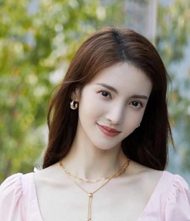 女生脸上有这5个 特征 属于天生的 美人胚子 越看越惊艳 粉紫色
