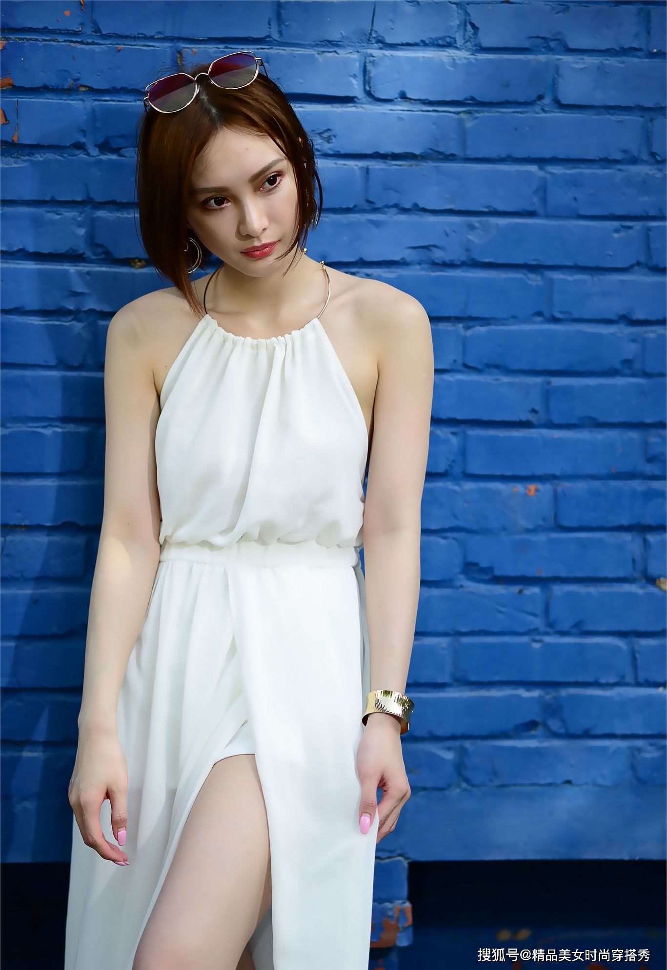 设计|时尚又好搭的白色连衣裙——挂脖设计时尚感超强