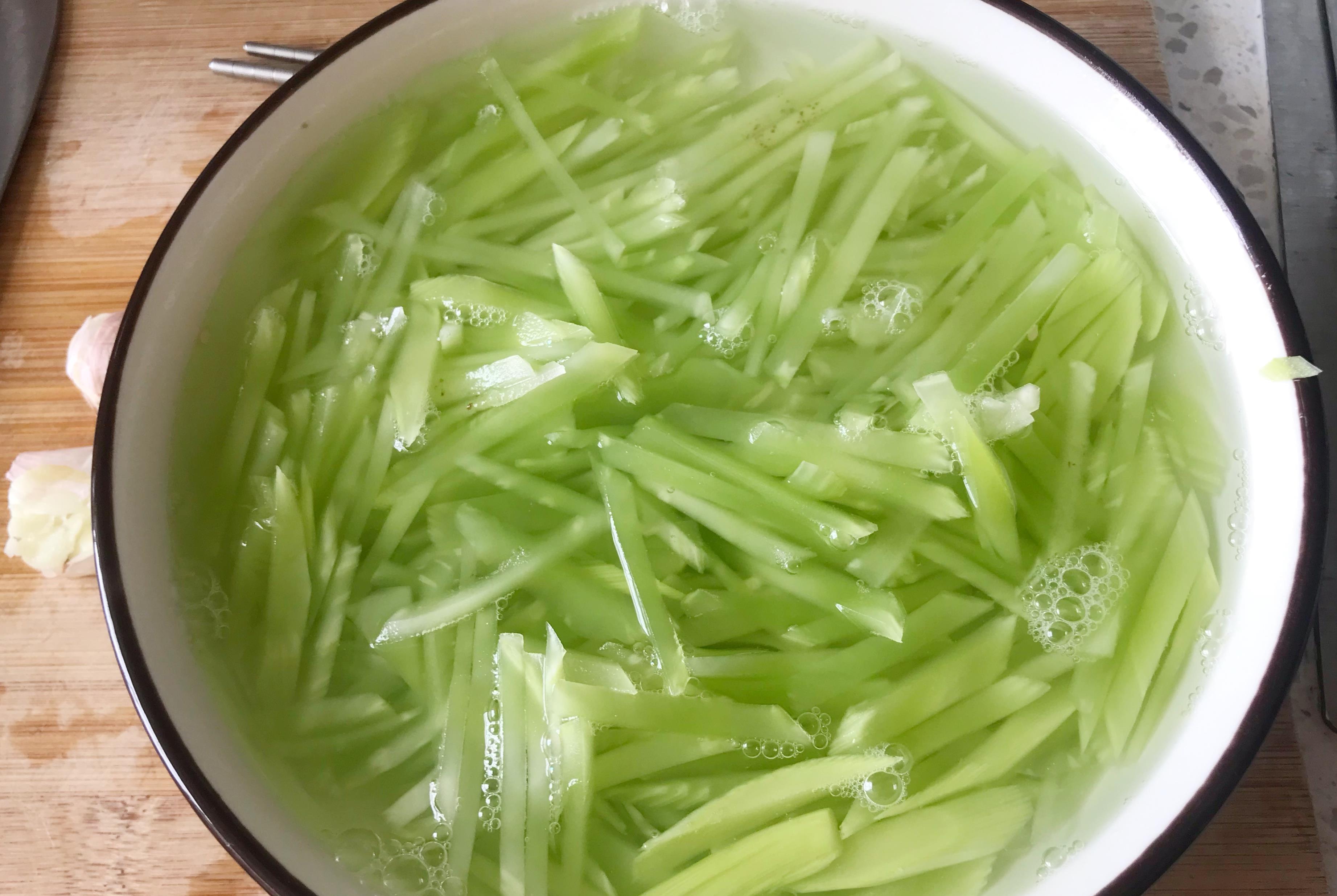 冬笋怎么焯水不麻嘴 0e6ae2e41ff24fb58074c667efbe10ec.jpeg