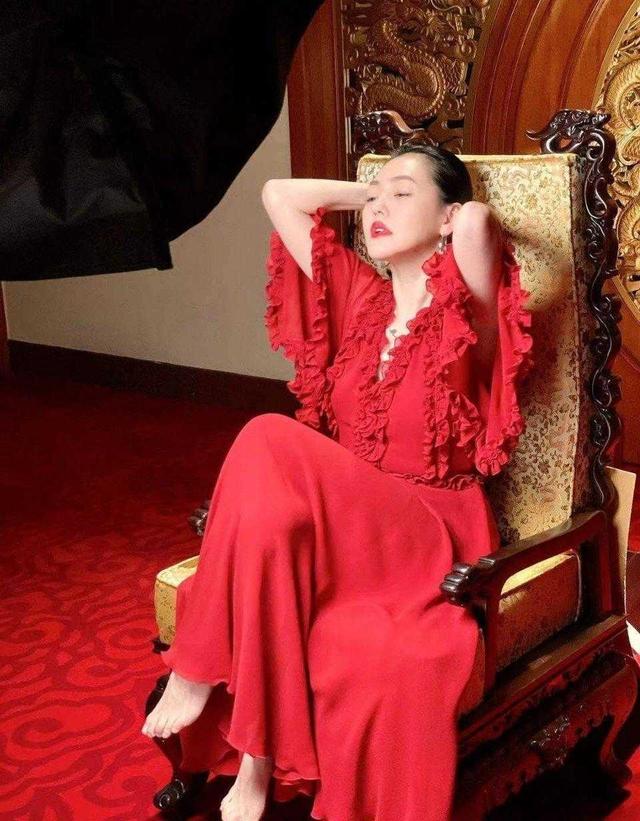 一身|小S的高级脸太有优势，穿一身黄色西服套装明媚大气，气场全开