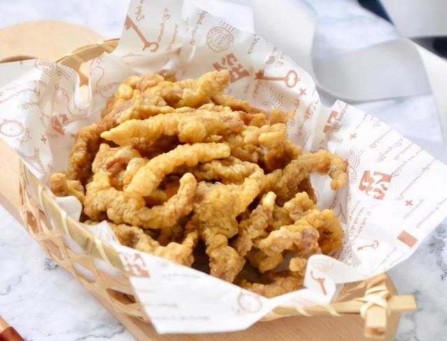 下锅|炸小酥肉时,别直接裹淀粉糊,掌握这3点,酥肉外酥里嫩还不腥