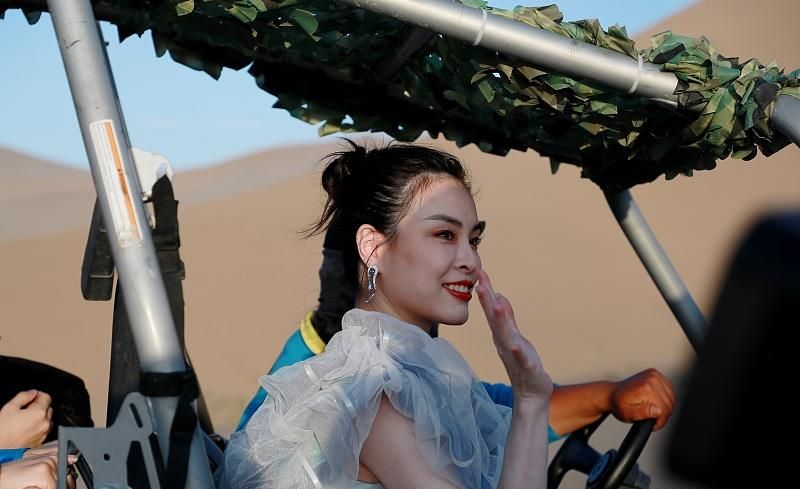 跳水|吴敏霞8月29日公开二胎造型，挺5个月孕肚露水桶腰，面部发福臃肿