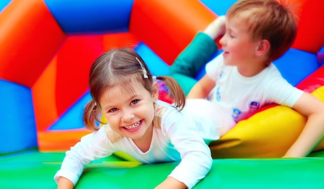 社交能力|那些没上过幼儿园，8岁直接上小学的孩子，后来学习生涯还顺利吗