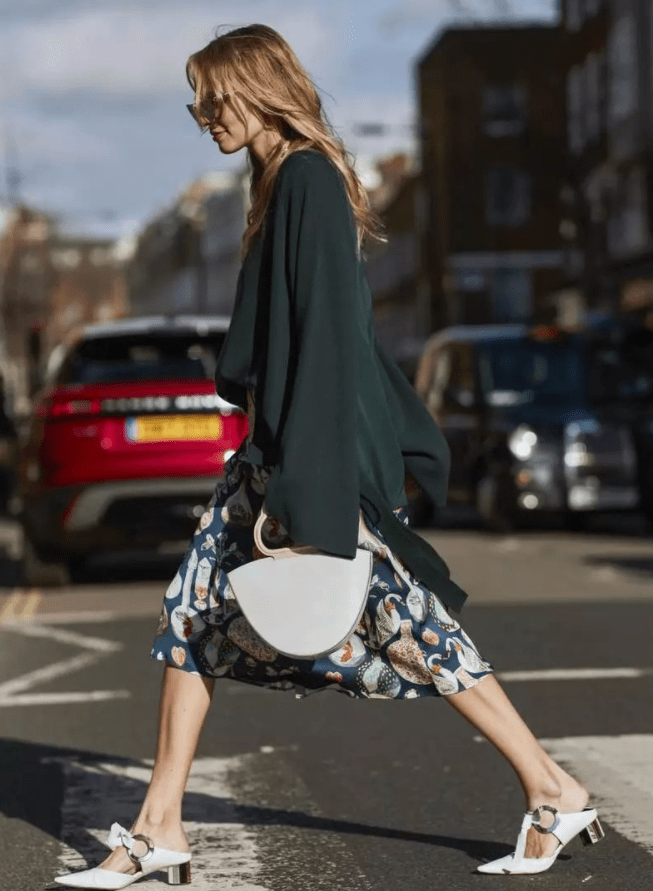 张小斐|被张小斐的早秋穿搭惊艳了，一身“同色系”穿出曲线美，优雅高级