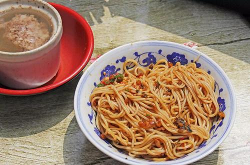 地区|广东人的早餐，四川人的早餐，河南人的早餐，人均10元都能吃啥？