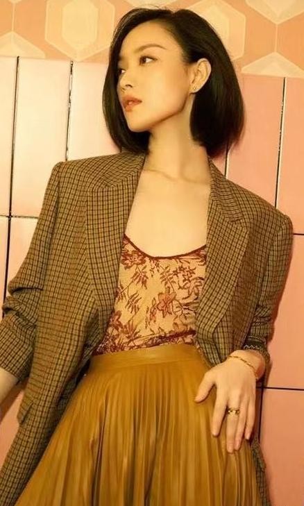 经典|80年代复古西装：小姐姐穿出是“贵族风”气质穿搭让往日经典重现