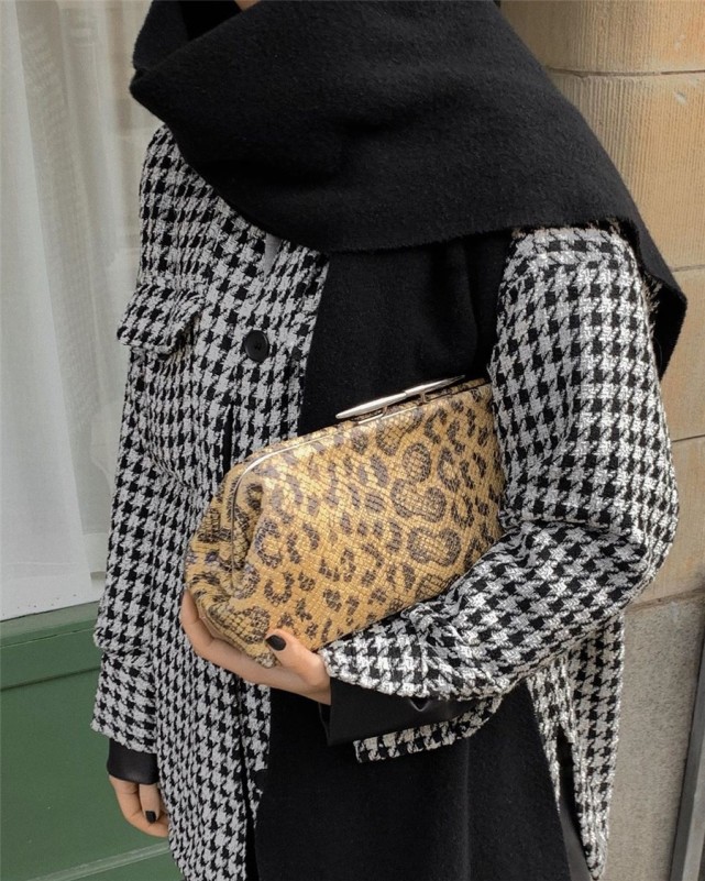 休闲风|蛇纹元素高调入主时尚圈！三种风格驾驭全场，get最炫酷、最性感