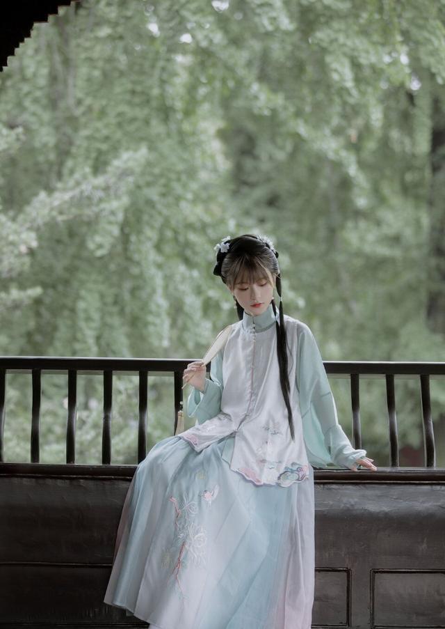 新手|被“汉服”美到了，温柔又高级，出游、约会、拍照都适合穿