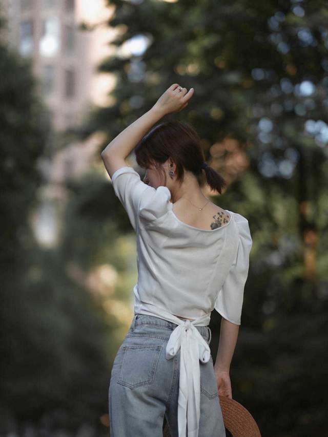 感觉|今年风头不减的泡泡袖如何穿?学会这几个搭配技巧,怎么穿都好看