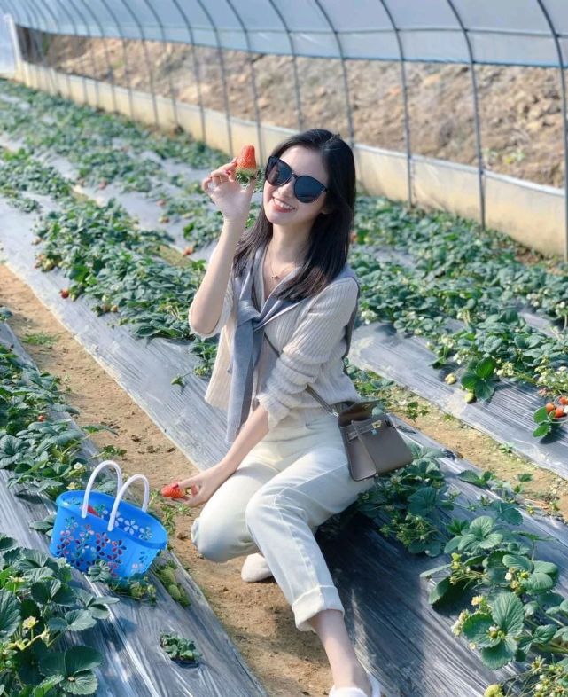 黑色|针织衫虽然很简约，却能穿出温柔的气质，很适合作为秋装