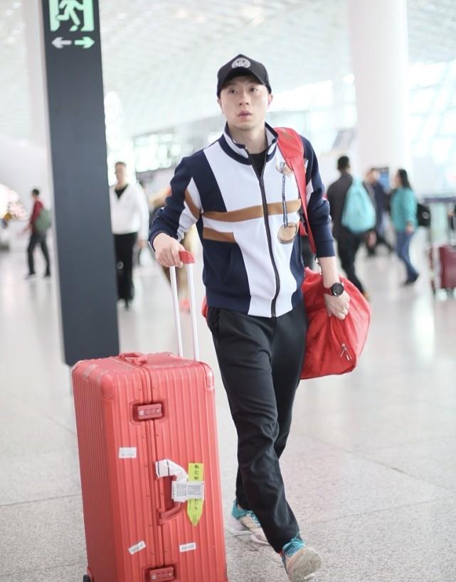 男装搭配大学生 1900909a57814681b5ea74e71c3bc399.jpeg
