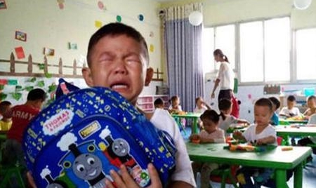 厕所|“没事，哭会儿就好了”，应对不适应幼儿园的孩子，这种方式更好