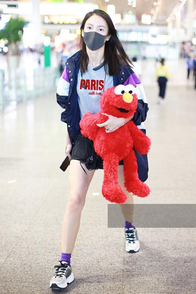 身材|金晨也太瘦了吧?超170的身高还不到90斤,穿热裤都显得空荡荡