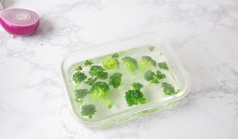 蔬菜|早餐不知给孩子吃什么,试试将吐司加蔬菜和蛋,烤一烤,太香了