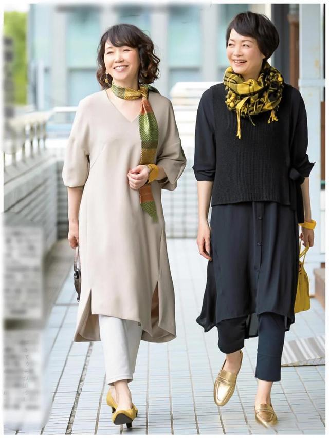 饰品|优雅耐看的日系穿搭，更适合50多岁阿姨，简简单单的款式更提气质