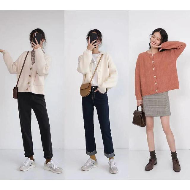 黑色|搭配黑色直筒牛仔裤，显得身材比例特别好显得腿直非常适合小个子女人日常穿搭