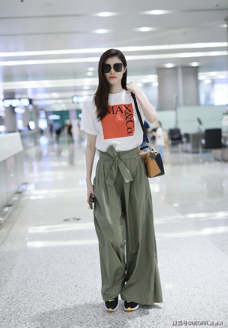 黑色|秋天最火的颜色不是大地色!4种橄榄绿百搭单品,穿出优雅感